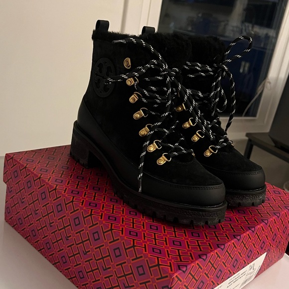 NWT Tory Burch Thea Lug Sole Boots in Original Box Size 7 - Picture 6 of 12